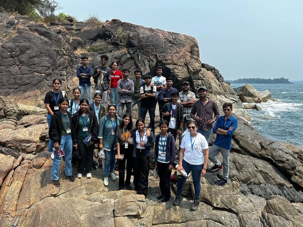 Field trip for the students of FYBSc and TYBSc Geology